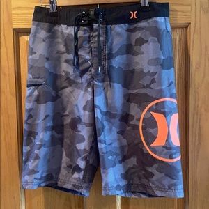 Hurley camo board shorts in great shape 🔶